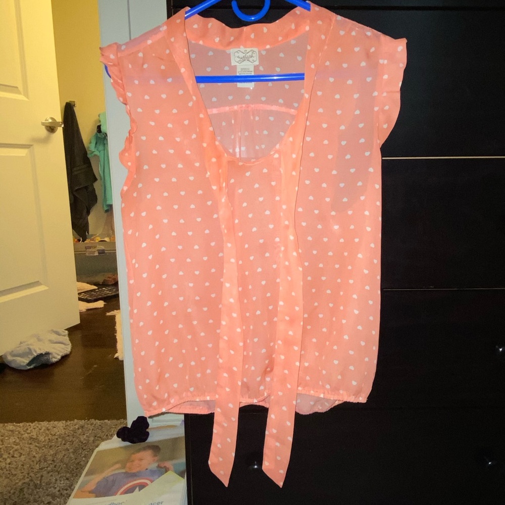 pink top